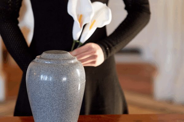 Mujeres en la industria funeraria transforma el sector.