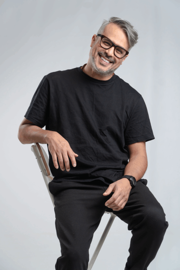 Leonard García en crossing world group