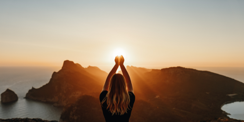 7 Formas poderosas de vivir la espiritualidad en 2025 Crossing World Group