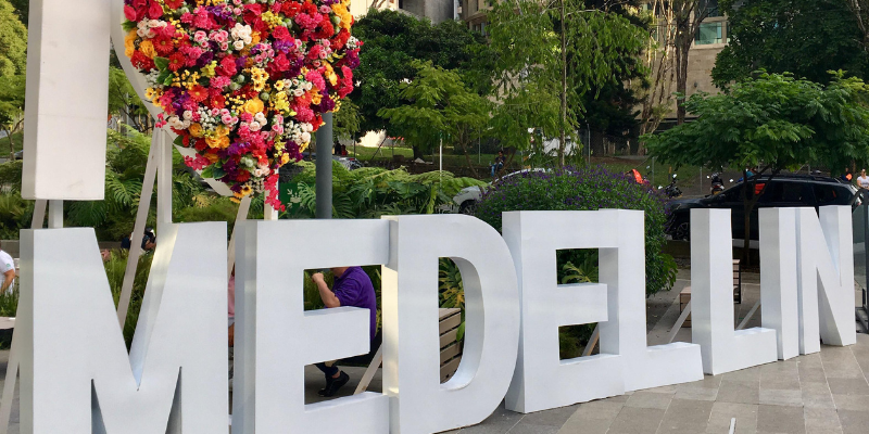 aumento de servicios funerarios en medellin crossing world group