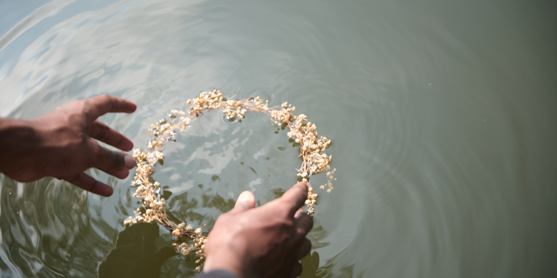 servicio funerario de referencia: acompañamiento personalizado a familias Crossing World Group